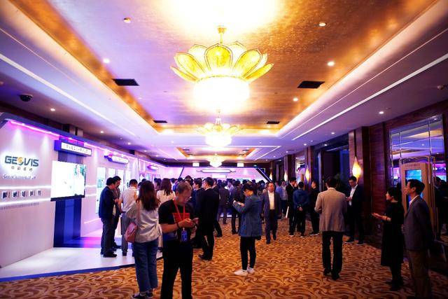 2019煙臺(tái)院士峰會(huì)暨數(shù)字地球與空天信息應(yīng)用發(fā)展論壇順利開幕(圖8)