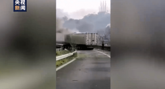 浙江溫嶺槽罐車爆炸，死傷百余人！我們?cè)撊绾畏婪队凸捃嚤际鹿剩?圖2)