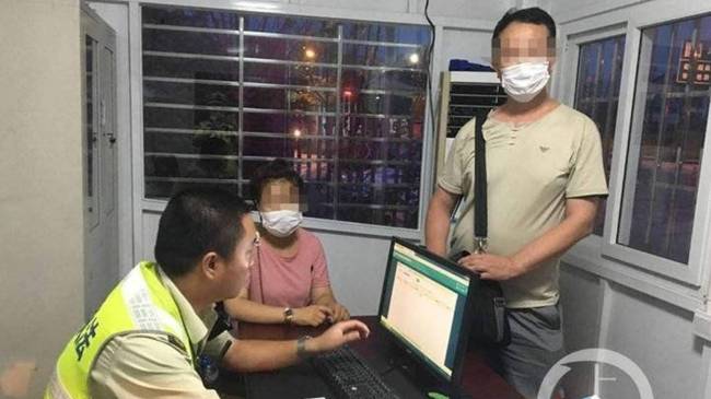 話嘮遭人煩！男女坐車旅游因話太多，被司機(jī)丟在了高速上 