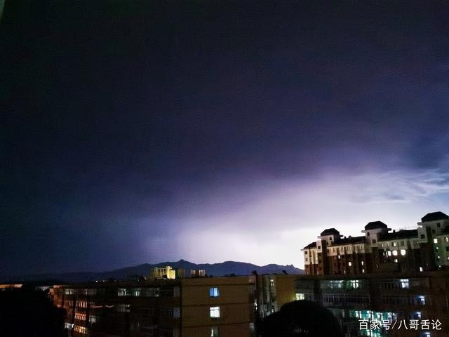 內(nèi)蒙古龍卷風致33人受傷 百頂蒙古包夷為平地 大巴玻璃被吹碎 (圖4)