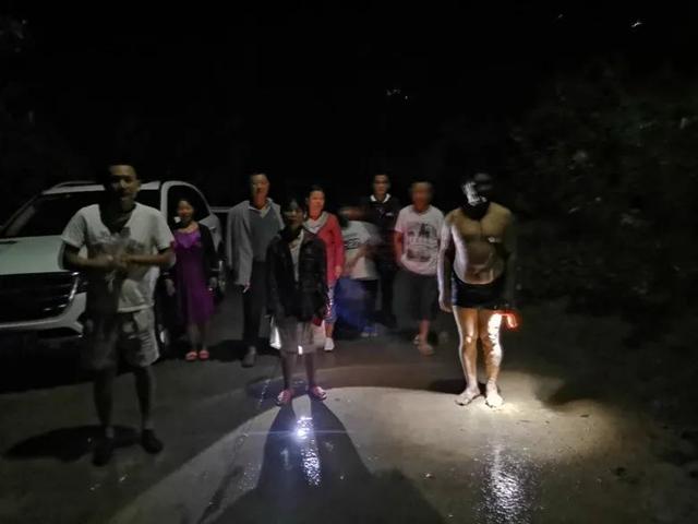 女子發(fā)現(xiàn)客廳1厘米裂縫救下21戶村民，6座民房被夷為平地(圖3)