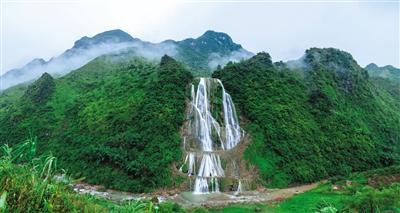 兩驢友貴州挑戰(zhàn)瀑降被困 多部門(mén)救援