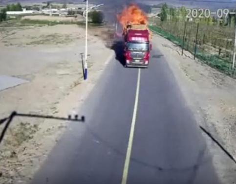 司機(jī)回應(yīng)開起火貨車狂奔1公里說了什么?具體什么情況?