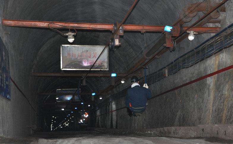 煤礦井下緊急避險(xiǎn)系統(tǒng)應(yīng)急救援車功能、使用維護(hù)說明