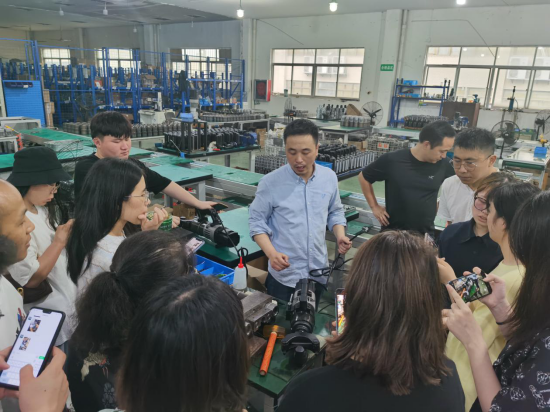 建機協(xié)會代表到浙考察合作工廠——歐盾科技