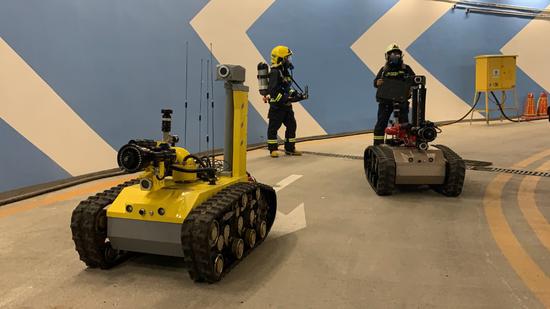 消防機(jī)器人、水下航行器…北京應(yīng)急救援新添“機(jī)器戰(zhàn)警”(圖2)